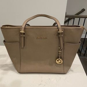 Michael Kors Jet Set East West Top Zip Large Tote